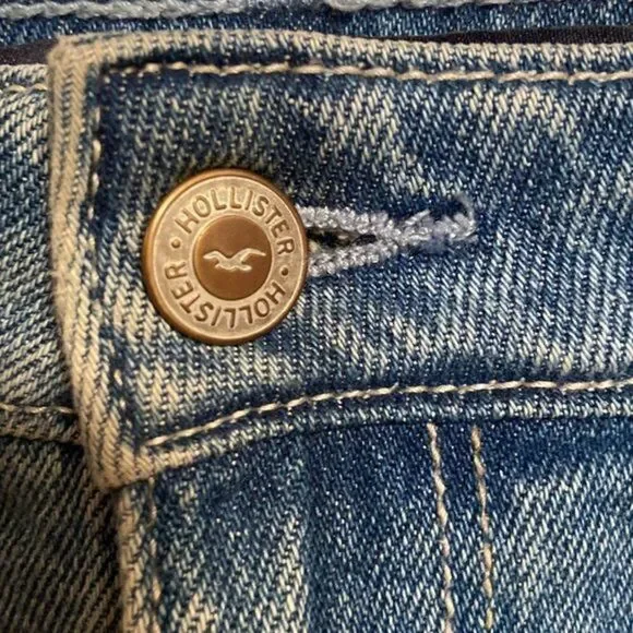 ⭐️HOLLISTER HIGH RISE MIDI SHORT - Picture 2 of 12